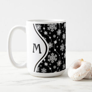 Elegante Schwarz-Weiß-Schneeflocken-Muster Kaffeetasse