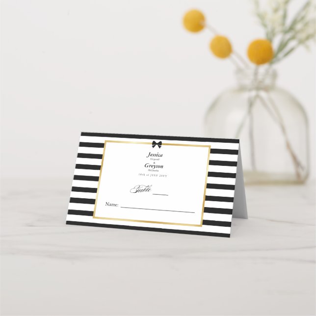 Elegante Schwarz-weiß Stripe-Goldrahmen-Hochzeit Platzkarte (Vorderseite)