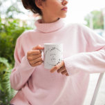 Elegante Schwarz-weiße Blumenzeremonie Kaffeetasse<br><div class="desc">Elegante Schwarz-weiße Botanische Wreath Boho Wedding Custom Coffee Tasse</div>