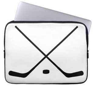Elegante schwarz-weiße Hockey Sticks und Puck Laptopschutzhülle