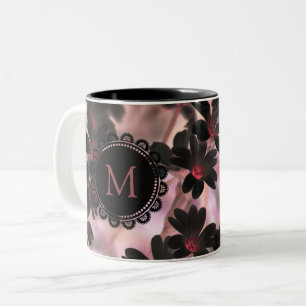 Elegante schwarze Fliederblüten-Monogramm Zweifarbige Tasse