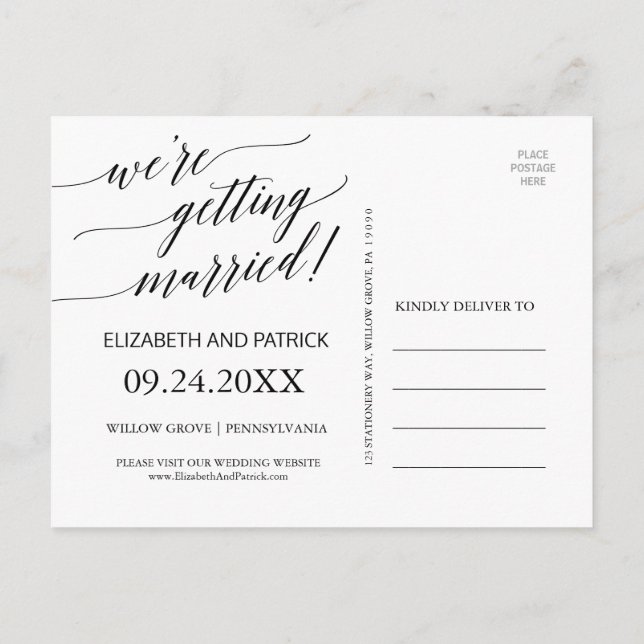 Elegante schwarze Kalligrafie Wir werden verheirat Ankündigungspostkarte (Rückseite)