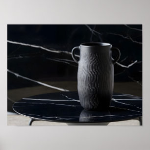 Elegante schwarze Keramik Vase auf schwarzem Marmo Poster