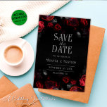 Elegante Schwarze Rote Rosen Save the Date floral<br><div class="desc">Genießen Sie Romantik und Eleganz mit unseren individuell gestalteten, eleganten Black Rote Rosen Floral Save the Dates. Diese charmanten Einladungen werden Ihnen mit Sicherheit einen Ton der Liebe und der Freude für Ihre bevorstehende Feier Set. Jedes Stück ist als gedruckte oder digitale Einladung erhältlich und mit Liebe von Mylini Design,...</div>