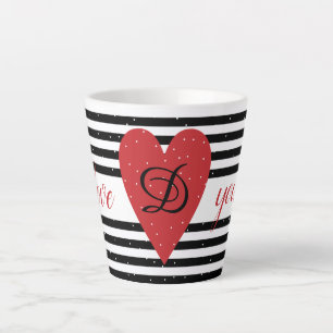 Elegante schwarzweiße Streifen und rotes Herz Milchtasse