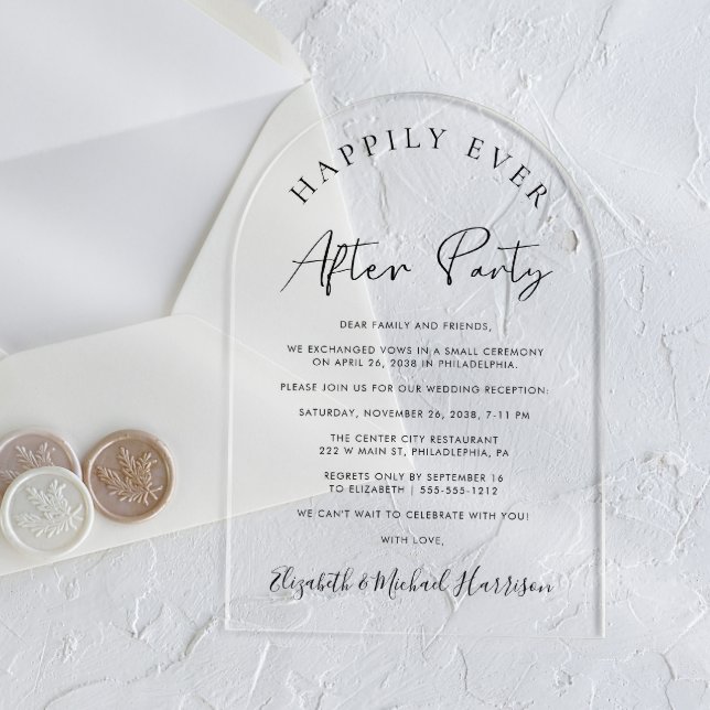 Elegante Script Arch Wedding Reception Acryleinladungen (Start your forever with elegant arch-shaped acrylic invitations for a timeless Happily Ever After)