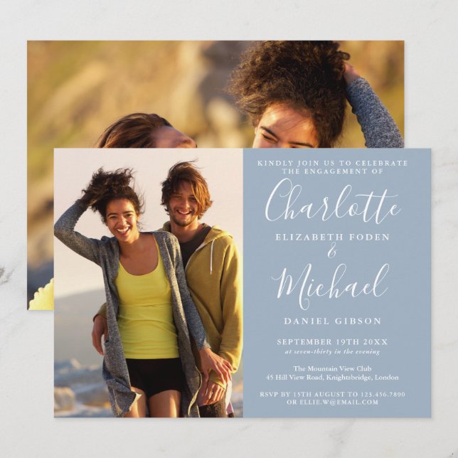 Elegante Script Dusty Blue 2 Foto Engagement Party Einladung (Vorne/Hinten)