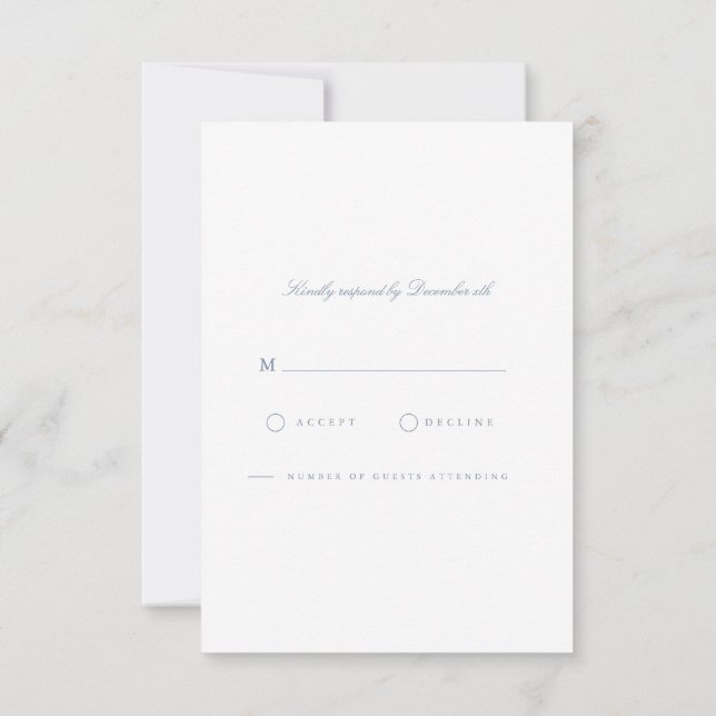 Elegante Script Dusty Blue & White RSVP Card Karte (Rückseite)