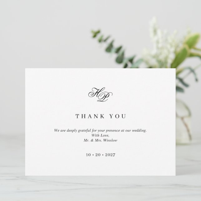 Elegante Script Monogram Black & White Wedding Dankeskarte (Stehend Vorderseite)