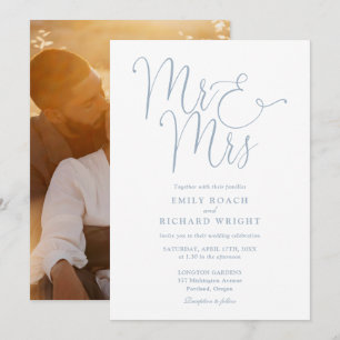 Elegante Script Mr. and Mrs. Foto Dusty Blue Weddi Einladung