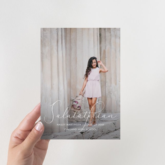 Elegante Script Salutatorian Foto Graduation Party Einladung (Von Creator hochgeladen)