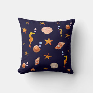 Elegante Seepferdchen, Muscheln und Seesterne auf  Kissen