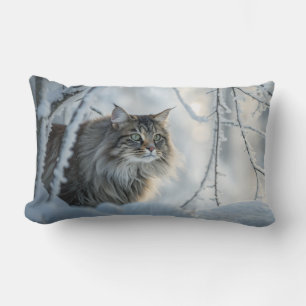 Elegante sibirische Katze in frostigem Landschafts Lendenkissen