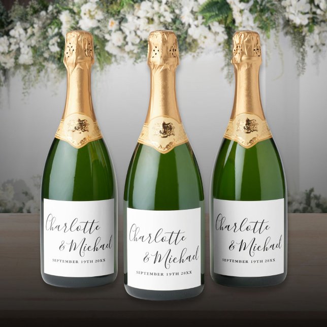 Elegante Signatur-Script Schwarz-Weiß-Hochzeit (Elegant Signature Script Black And White Wedding Sparkling Wine Label)
