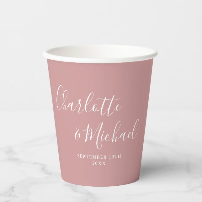 Elegante Signature Script Dusty Rose Hochzeit Pappbecher (Vorderseite)