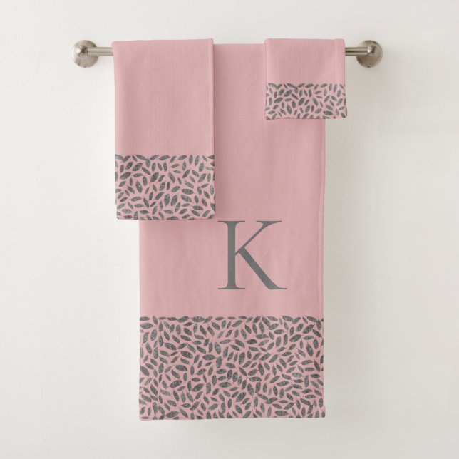 Elegante Silberfüße auf rosa Monogramm Badhandtuch Set (Insitu)