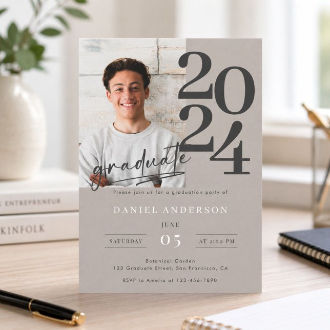 Elegante Simple Foto Script Graduation Party Einladung (Von Creator hochgeladen)