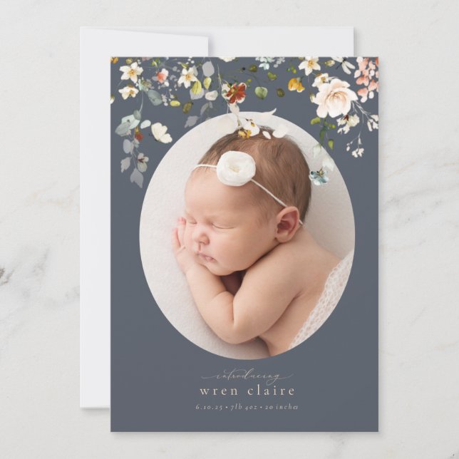 Elegante Slate Wildblumen Foto Geburtserklärung Einladung (Vorderseite)