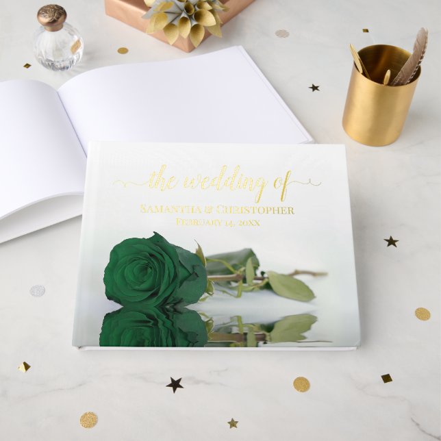 Elegante Smaragdgrüne Rose Medium Wedding Foil Gästebuch (Vorderseite offen)