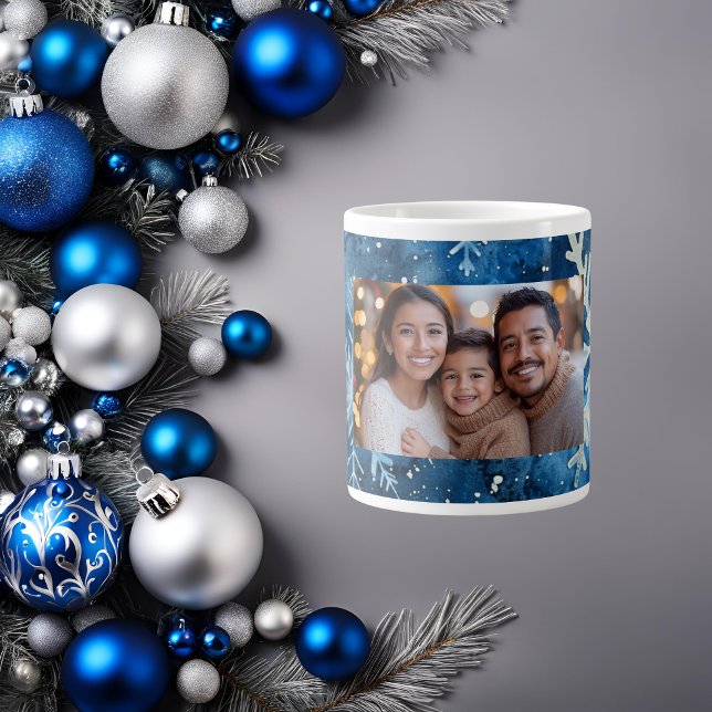 Elegante Snowflake Weihnachten Tasse (Bring joy to every sip!)