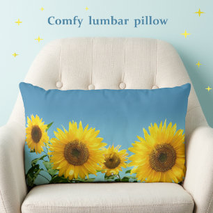 Elegante Sonnenblumen auf himmelblauen Schattierun Lendenkissen