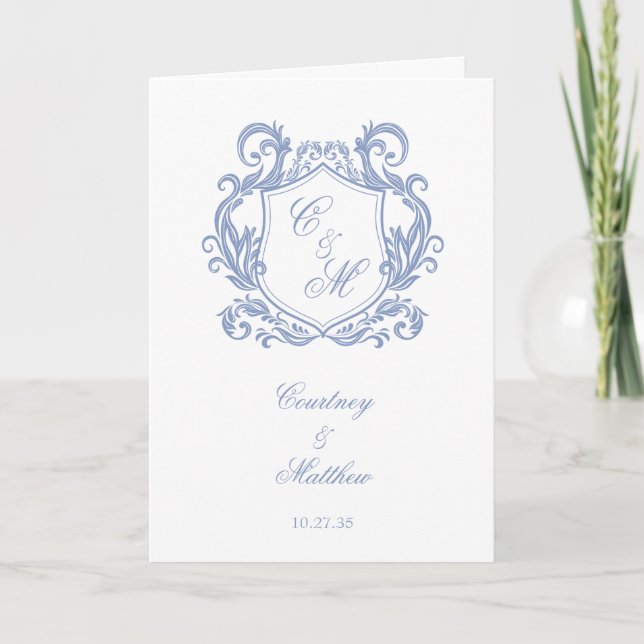Elegante staubblaue Monogramm-Wappen-Hochzeit Programm (Vorderseite)