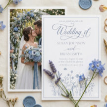 Elegante staubblaue Wildblumen-Foto-Hochzeit