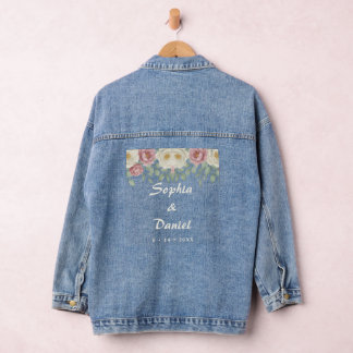 Elegante, staubige Rosen-Pfingstrosen-Blumenhochze Jeansjacke