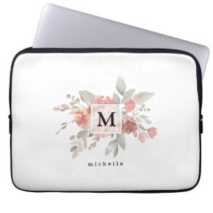 Elegante Staubrosagraue Blumenmonogramm  Laptopschutzhülle