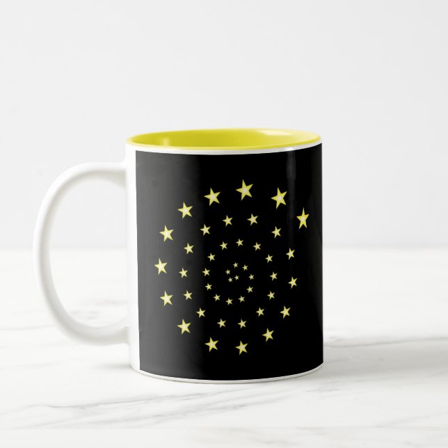 Elegante Sterne Spirale auf Schwarz & Monogramm Zweifarbige Tasse (Links)