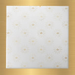 Elegante Sternexplosion Fliese<br><div class="desc">Weiße Fliese mit Goldkrone in einer Sternexplosion.</div>