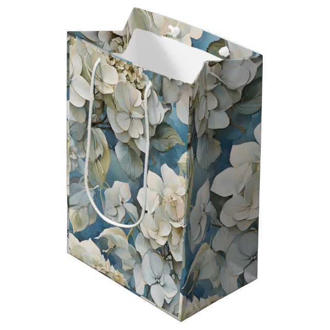 Elegante stimmungsvolle blaue Aquarellblumen Mittlere Geschenktüte (Vorderseite Schrägansicht)