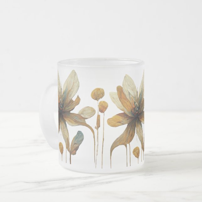 Elegante Tasse mit aufwändiger Goldarbeit. (Vorderseite Links)
