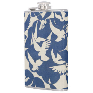 Elegante Tauben in Weiß und Blau Flachmann