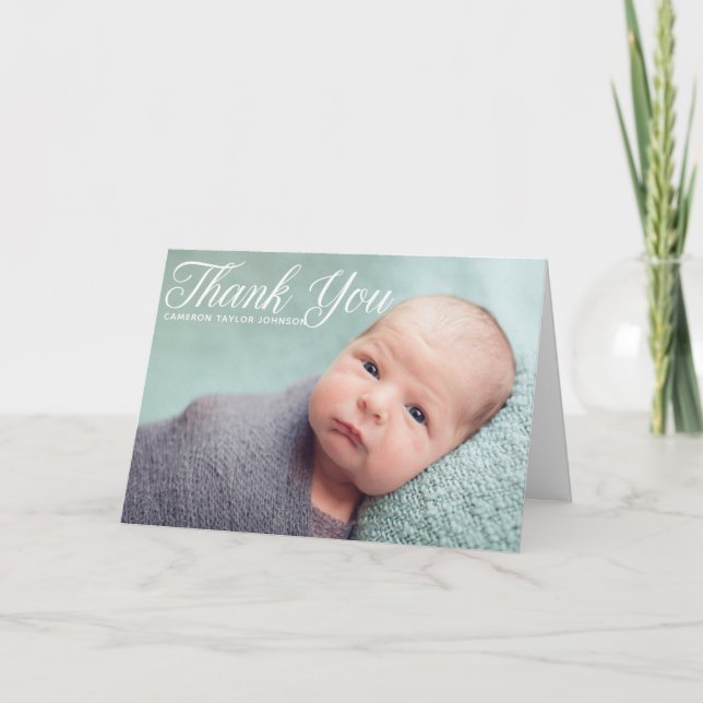 Elegante Taufe Baby Foto White Script Overlay Dankeskarte (Vorderseite)