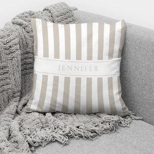 Elegante Taupe Beige Streifen Muster Name Kissen