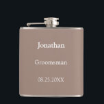 Elegante Taupe Personalisierter Trauzeuge Flask Flachmann<br><div class="desc">Elegant Taupe Personalisiert Trauzeuge Flask,  bitte personalisieren Sie den Namen und das Hochzeitdatum,  mit der Online-Personalisierung Vorlage vor der Bestellung. Der Kolben kann alternativ für andere Hochzeitsbegleiter personalisiert sein,  z. B. für Trauzeuge,  falls Sie dies wünschen,  indem Sie den entsprechenden Text vor der Bestellung entsprechend ändern.</div>