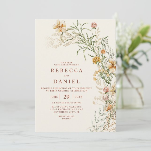 Elegante Terracotta & Beige Boho Blumenhochzeit Einladung (Stehend Vorderseite)
