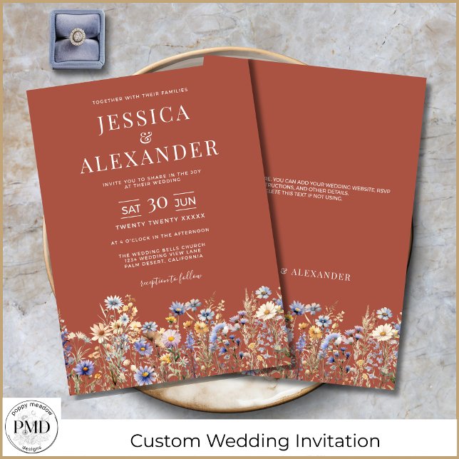 Elegante Terracotta Wildblumen Hochzeit Einladung (Elegant Terracotta Wildflowers Wedding Invitation with Dusty Blue Flowers, Details on Back.)