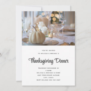 Elegante Tischdekoration für das Thanksgiving-Esse Einladung