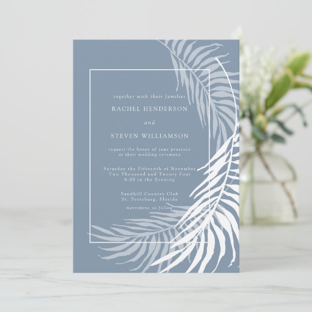 Elegante Tropical Dusty Blue and White Wedding Einladung (Stehend Vorderseite)