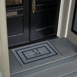 Elegante Türmatte mit schwarz-weißem Namen