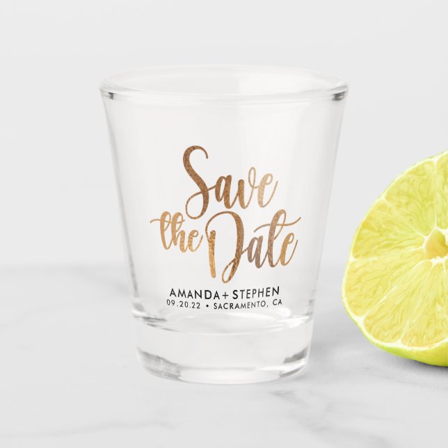 Elegante Typografie-Hochzeit speichert das Datum Schnapsglas (Vorderseite)