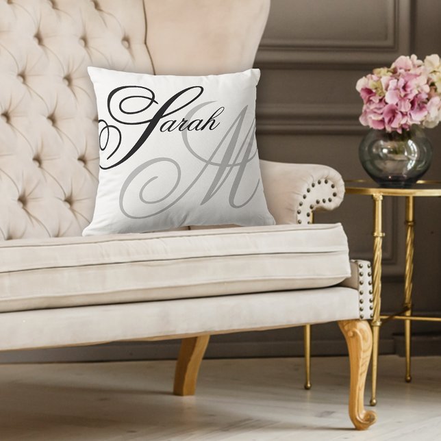 Elegante Typografie Monogram Kissen (Von Creator hochgeladen)