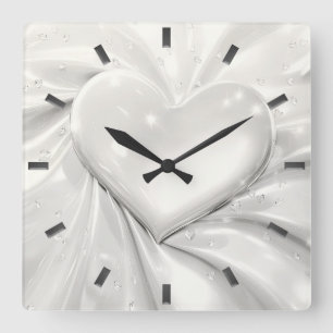 Elegante Uhr an der Wand des Cremes