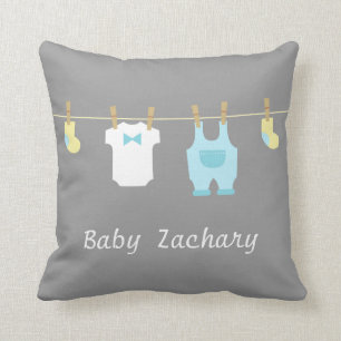 Elegante und niedliche Baby-Jungen-Kleidung, Kissen