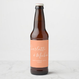 Elegante Unterschrift Script Pfirsich Hochzeit Bierflaschenetikett