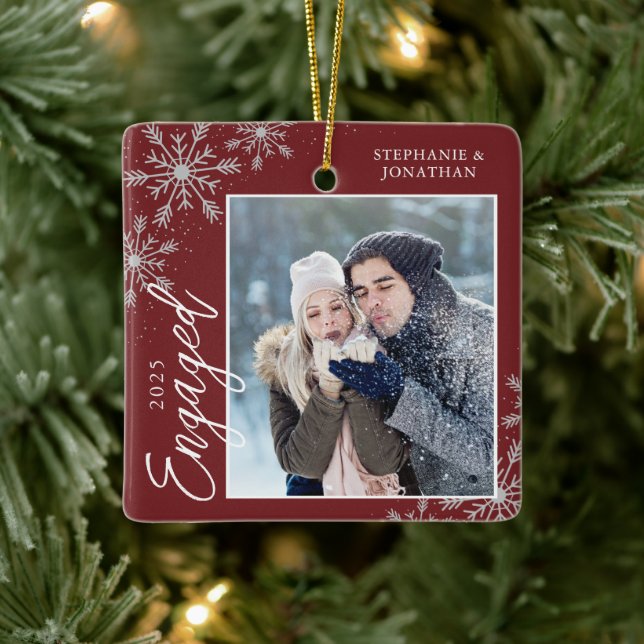 Elegante Verlobte Weihnachtsschneeflocken Rot Keramikornament (Baum)