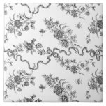 Elegante Vintage Gravierschwarze Rose und Ribbons Fliese<br><div class="desc">Elegante und romantische schwarze,  gravierte Vintage Rose,  Blume,  Weinberge,  Blätter und Schmetterlinge mit Bändern und Bögen auf weißem Hintergrund verwoben.</div>