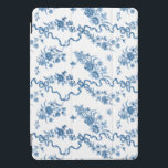 Elegante Vintage, gravierte blaue Rose und Ribbons iPad Pro Cover<br><div class="desc">Elegant und romantisch blau eingeprägte Vintage Rose,  Blume,  Weinberge,  Blätter und Schmetterlinge mit Bändern und Bögen verwoben auf einem weißen Hintergrund.</div>